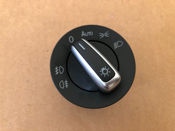 Bloc lumini cromat cu proiectoare si auto VW Jetta 2016 3C8941431A 3C8 941 431 A - Dezmembrari Auto