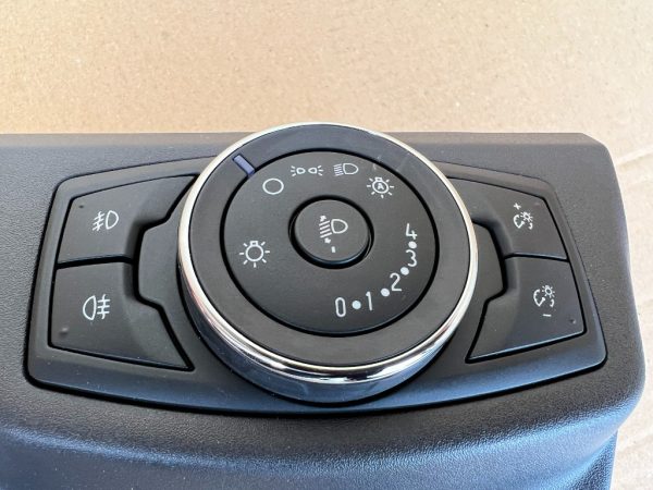 Bloc lumini cu tempomat Ford Mondeo 5 MK5 din 2018 DG9T-13D061-HDW - Dezmembrari Auto