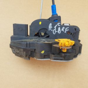 Boasca usa dreapta fata Opel Astra J - Dezmembrari Auto