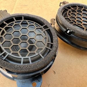 Boxa boxe spate Audi A3 8V 2 usi Bang & Olufsen 8V3035709 8V3 035 709 8V3035710 8V3 035 710 - Dezmembrari Auto