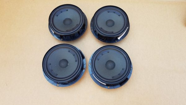 Boxa dreapta spate VW Jetta 2016 5C6035454A 5C6 035 454 A - Dezmembrari Auto