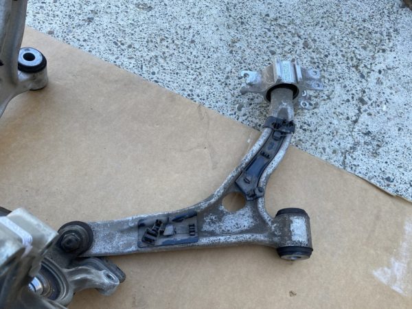 Brat bascula dreapta fata cu pivot Mercedes A class W176 din 2015 - Dezmembrari Auto