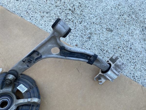 Brat bascula dreapta fata cu pivot Mercedes A class W176 din 2015 - Dezmembrari Auto