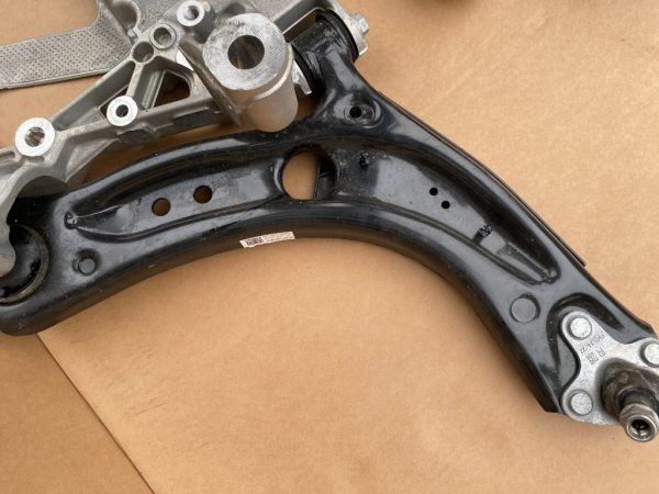 Brat dreapta fata cu pivot Audi A3 8Y 5Q0407152AC 5Q0 407 152 AC la 0 km - Dezmembrari Auto