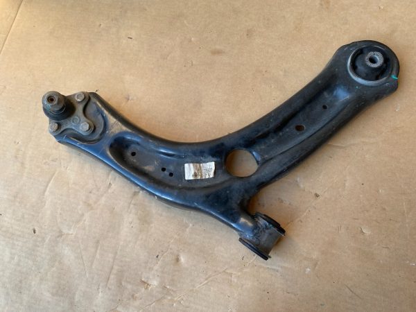 Brat dreapta fata cu pivot VW Passat B8 - Dezmembrari Auto