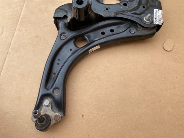 Brat stanga fata cu pivot VW Golf 7 2019 5Q0407151R 5Q0 407 151 R la 0 km - Dezmembrari Auto