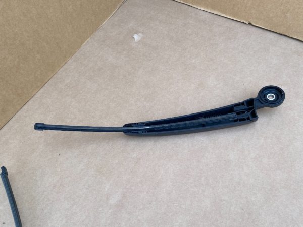 Brat stergator haion VW Touareg 7L 7L6955707 7L6 955 707 - Dezmembrari Auto