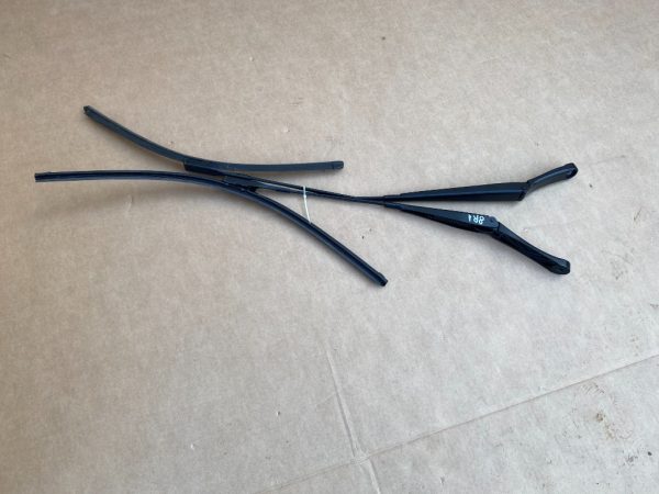 Brat stergator stanga Audi Q5 8R 8R1955407B 8R1 955 407 B - Dezmembrari Auto