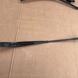 Brat stergator stanga VW Touran 1T0955409A 1T0 955 409 A - Dezmembrari Auto