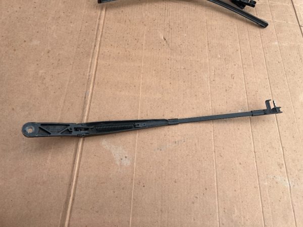 Brat stergator stanga VW Touran 1T0955409A 1T0 955 409 A - Dezmembrari Auto