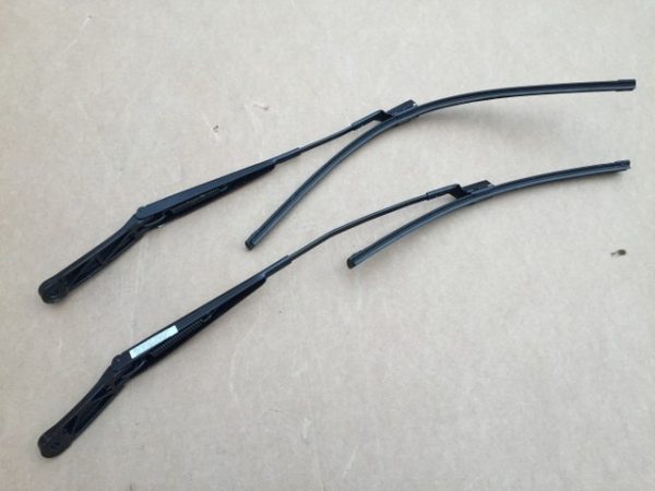 Brate stergatoare cu lamele VW Passat B8 1.4 TSI ALB 3G2 955 409 3G2955409 - Dezmembrari Auto