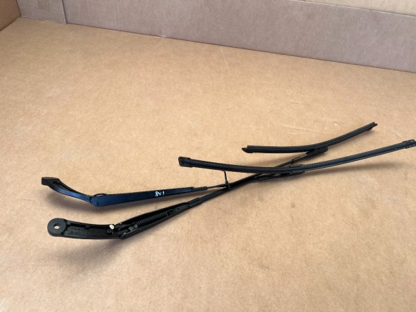 Brate stergator Audi A3 8V stanga dreapta 8V1955407 8V1955408 8V1 955 407 8V1 955 408 - Dezmembrari Auto