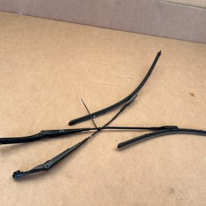 Brate stergator Audi A4 B8 8K1955407 8K1955408A 8K1 955 407 8K1 955 408 A - Dezmembrari Auto