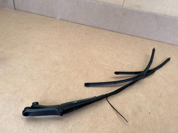 Brate stergator Audi Q2 stanga dreapta 81B955407 81B955408 81B 955 407 81B 955 408 - Dezmembrari Auto