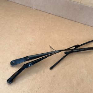 Brate stergator Audi Q2 stanga dreapta 81B955407 81B955408 81B 955 407 81B 955 408 - Dezmembrari Auto