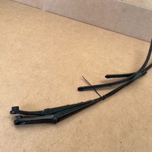 Brate stergator Audi Q2 stanga dreapta 81B955407 81B955408 81B 955 407 81B 955 408 - Dezmembrari Auto