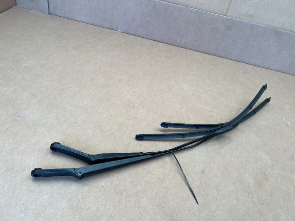 Brate stergator Audi Q3 8U1955407 8U1955408 8U1 955 407 8U1 955 408 - Dezmembrari Auto