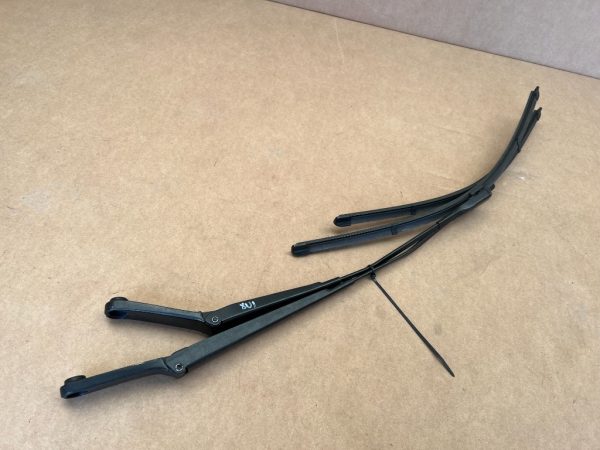 Brate stergator Audi Q3 8U1955407 8U1955408 8U1 955 407 8U1 955 408 - Dezmembrari Auto