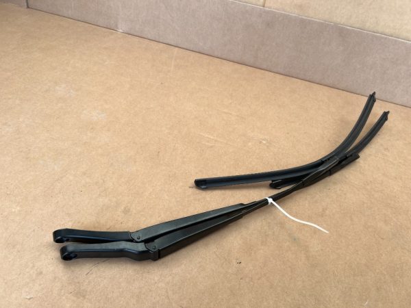Brate stergator Audi Q5 FY stanga dreapta 80B955407 80B955408 80B 955 407 80B 955 408 - Dezmembrari Auto