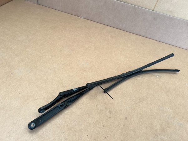 Brate stergator Audi TT 8J1955407B 8J1955408A 8J1 955 407 B 8J1 955 408 A - Dezmembrari Auto