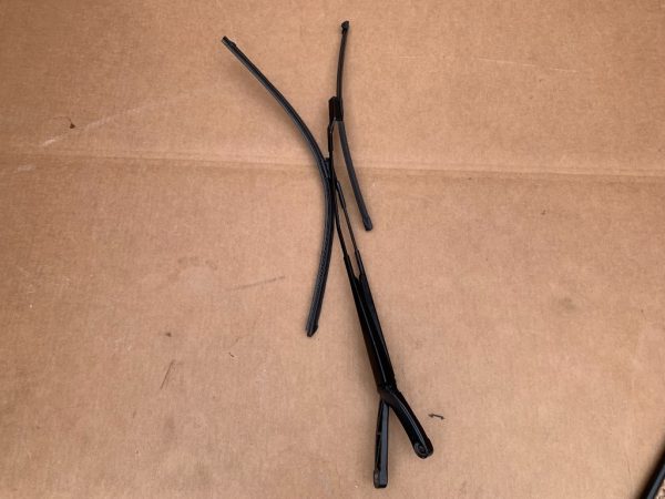Brate stergator cu lamele VW Passat B8 3GD955409 3GD955410 - Dezmembrari Auto