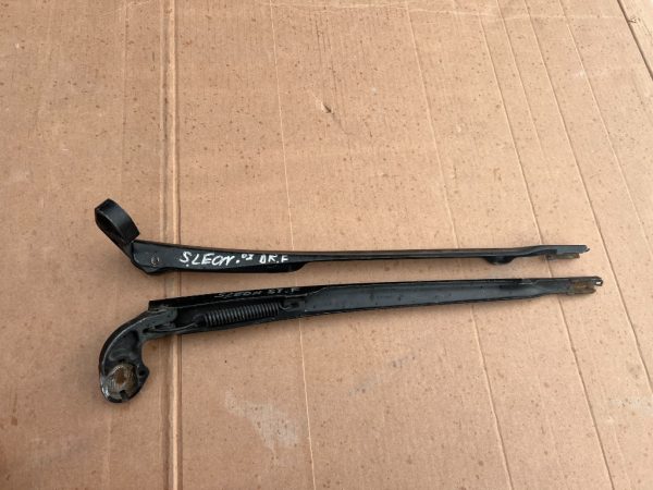 Brate stergator Seat Leon 2007 stanga dreapta 1P0955409A 1P0 955 409 A 1P0955410A 1P0 955 410 A - Dezmembrari Auto