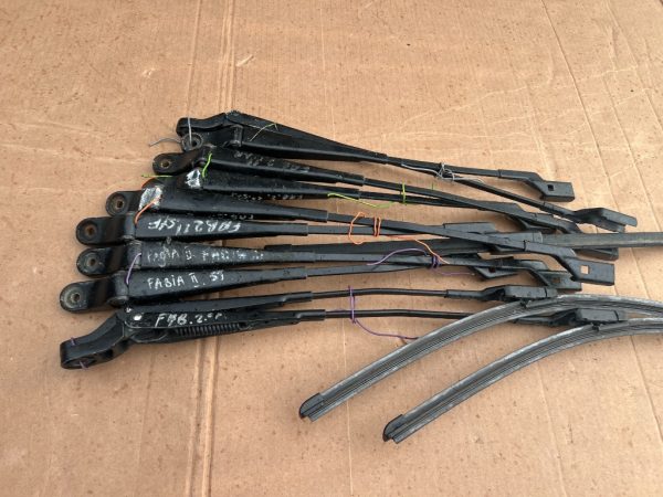 Brate stergator Skoda Fabia 2 stanga dreapta 5J1955409B 5J1 955 409 B 5J1955410B 5J1 955 410 B - Dezmembrari Auto