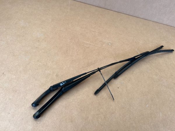 Brate stergator stanga dreapta Audi A4 B8 8K1955407 8K1955408 8K1 955 407 8K1 955 408 - Dezmembrari Auto