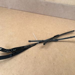 Brate stergator stanga dreapta Audi A4 B8 8K1955407 A 8K1955408 8K1 955 407 A 8K1 955 408 - Dezmembrari Auto