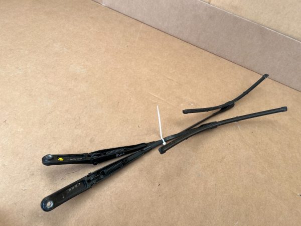 Brate stergator stanga dreapta Audi A4 B9 8W1955405 8W1955406 8W1 955 405 8W1 955 406 - Dezmembrari Auto