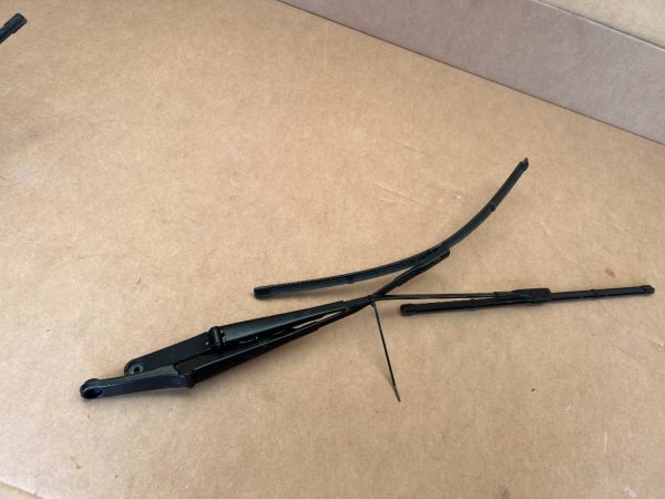 Brate stergator stanga dreapta Audi A4 B9 8W1955407 8W1955408 8W1 955 407 8W1 955 408 - Dezmembrari Auto