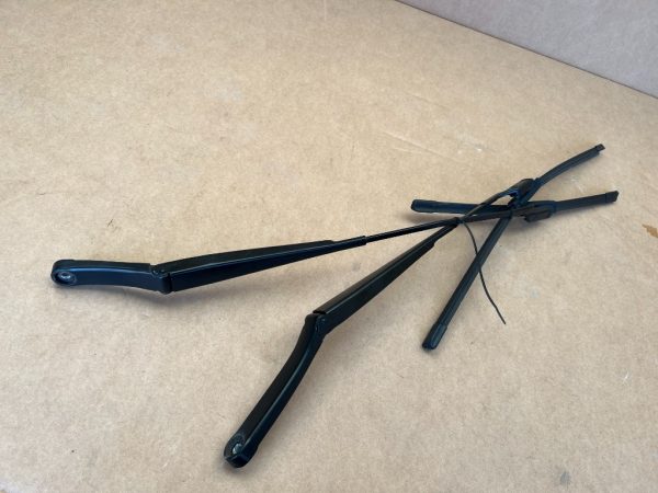 Brate stergator stanga dreapta VW Polo 6R 6R1955405A 6R1955406A - Dezmembrari Auto