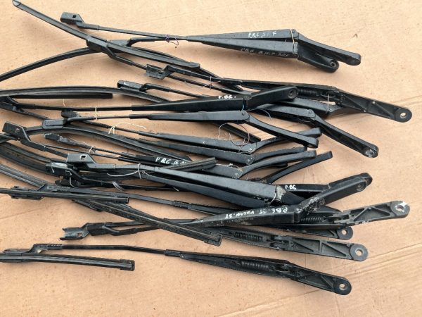 Brate stergator VW Passat B6 dreapta 3C1955410B 3C1 955 410 B - Dezmembrari Auto