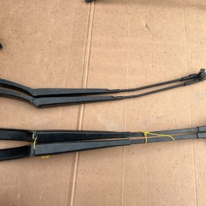 Brate stergator VW Touran dreapta 1T0955410A 1T0 955 410 A - Dezmembrari Auto