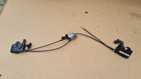 Broasca broaste capota stanga dreapta cu sufe VW Polo 2G 8S0823509B 8S0 823 509 B - Dezmembrari Auto