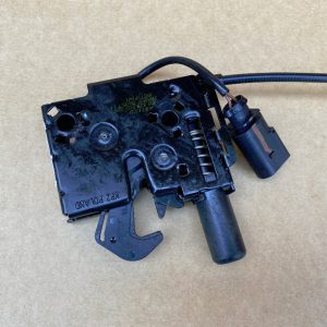 Broasca capota Audi Q8 4M8 823 509 4M8823509 - Dezmembrari Auto