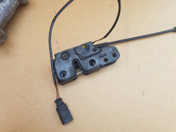 Broasca capota fata Audi A4 B8 2009 - Dezmembrari Auto