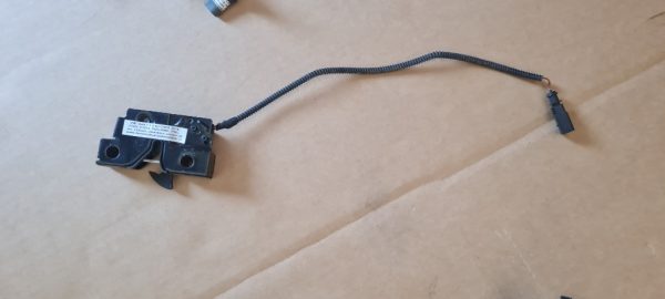 Broasca capota fata VW Golf 7 5G1823509B 5G1 823 509 B - Dezmembrari Auto