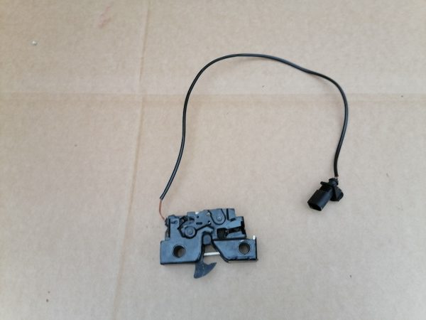 Broasca capota fata VW Jetta 2016 5C7823509B 5C7 823 509 B - Dezmembrari Auto