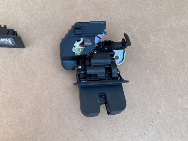 Broasca capota spate Audi A6 C7 2016 4H0827505A 4H0 827 505 A la 0 km - Dezmembrari Auto