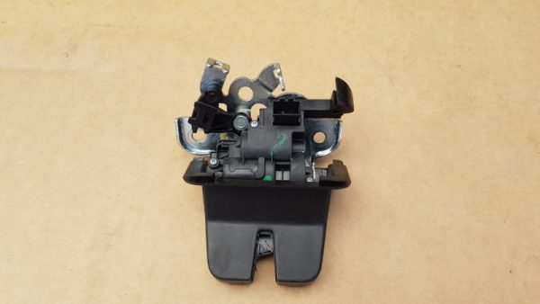 Broasca capota spate portbagaj VW Jetta 2016 5C6827505G 5C6 827 505 G - Dezmembrari Auto