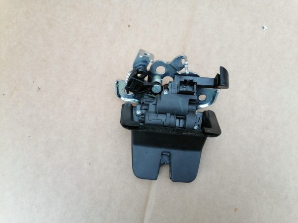 Broasca capota spate portbagaj VW Jetta 2016 5C6827520 5C6 827 520 - Dezmembrari Auto