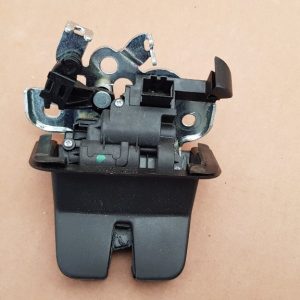 Broasca capota spate portbagaj VW Jetta 2017 5C6827520B 5C6 827 520 B - Dezmembrari Auto
