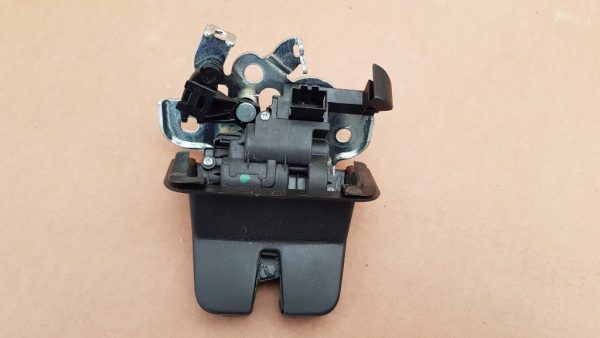 Broasca capota spate portbagaj VW Jetta 2017 5C6827520B 5C6 827 520 B - Dezmembrari Auto