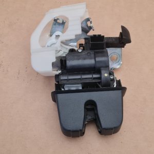 Broasca capota spate portbagaj VW Passat B8 limuzina 3G0827503A 3G0 827 503 A - Dezmembrari Auto