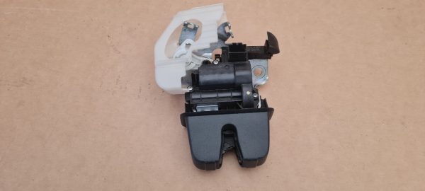 Broasca capota spate portbagaj VW Passat B8 limuzina 3G0827503A 3G0 827 503 A - Dezmembrari Auto