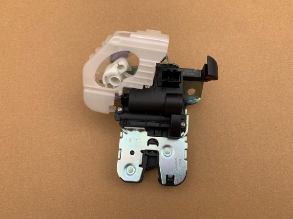 Broasca capota spate VW Passat B8 facelift 2020 3G0827503C 3G0 827 503 C la 0 km - Dezmembrari Auto