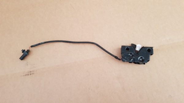 Broasca capota VW Golf 7 5G1823509B 5G1 823 509 B - Dezmembrari Auto