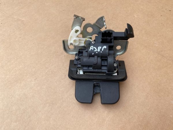 Broasca haion Audi A4 B8 8K9827505 8K9 827 505 - Dezmembrari Auto