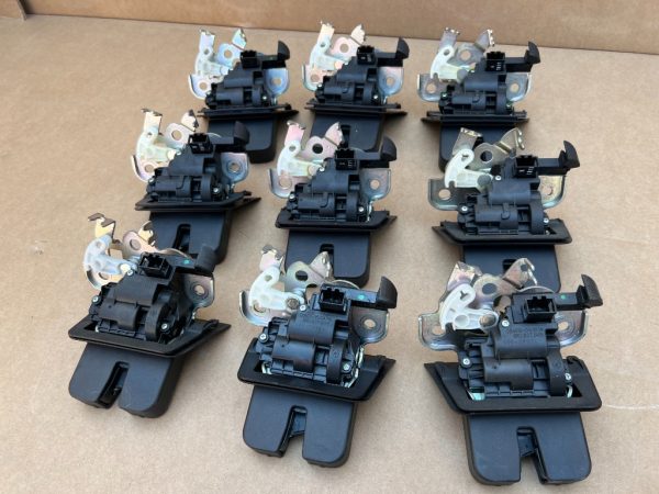 Broasca haion Audi Q3 Q5 A4 A5 A1 A3 Skoda Fabia 3 8R0827505 8R0 827 505 - Dezmembrari Auto